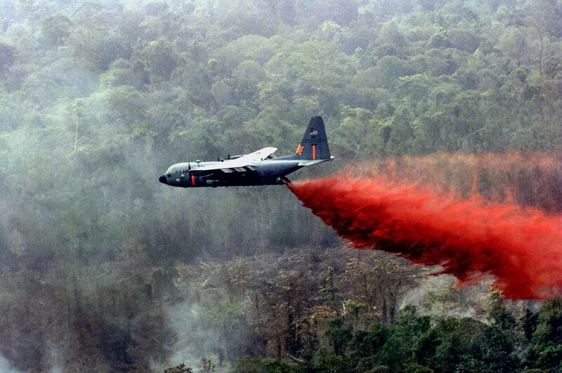 File:Hercules C130 bombardier d eau Californie.jpg