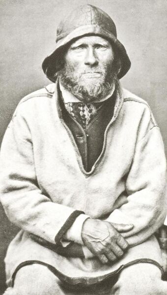 File:Sjøsamisk Mann Finnmark Norge Ivar Samuelsen 1884 av Bonaparte.jpg