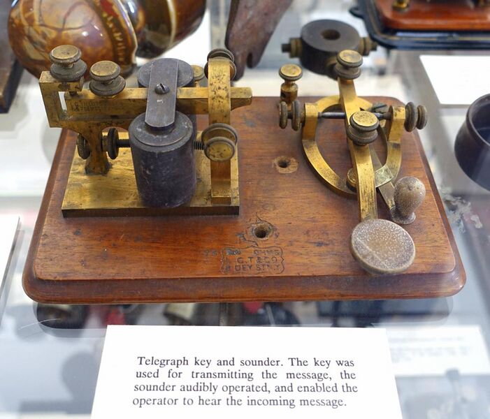 File:Telegraph key and sounder, L.C.T. (L. C. Tillotson) and Co., 8 Dey Street, NY - Bennington Museum - Bennington, VT - DSC08636.JPG