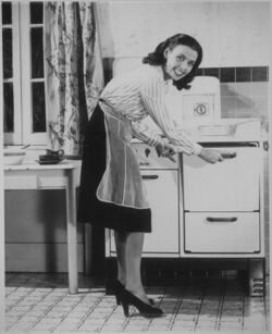 "Lena Horne conserves fuel (gas).", ca. 1941 - ca. 1945 - NARA - 535820.jpg