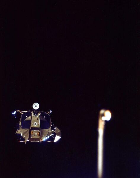 File:Apollo 15 LM Falcon during rendezvous.jpg