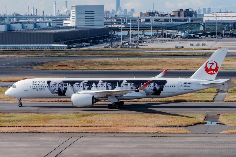 File:Japan Airlines Airbus A350-900 JA04XJ (49165956363).jpg