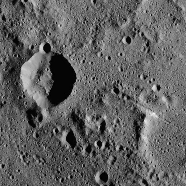 File:PIA20197-Ceres-DwarfPlanet-Dawn-4thMapOrbit-LAMO-image7-20151218.jpg