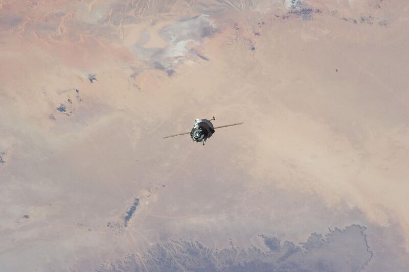 File:Soyuz TMA-07M approaches the ISS.jpg