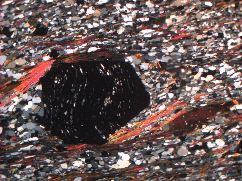 File:Thin section of garnet-mica-schist.jpg