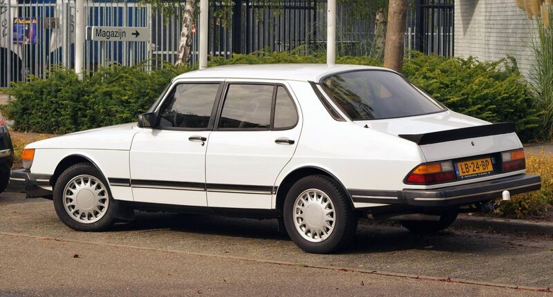 File:1984 Saab 900 Turbo 16 (NL) in White, rear left.jpg