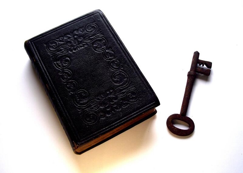 File:Bible and Key Divination.jpg