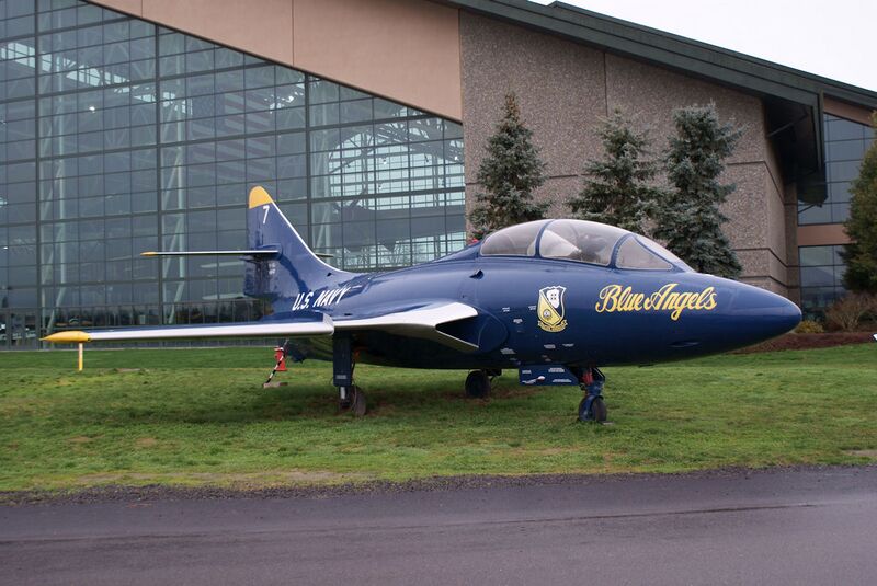 File:Grumman TF-9J Cougar Blue Angel RSideFront EASM 4Feb2010 (14590998235).jpg