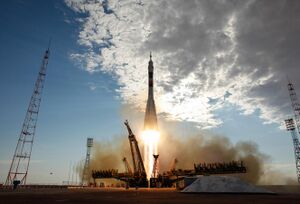 Soyuz TMA-05M rocket launches from Baikonur 4.jpg