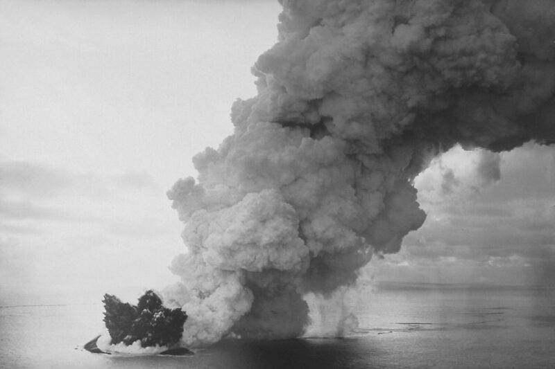 File:Surtsey eruption 2.jpg
