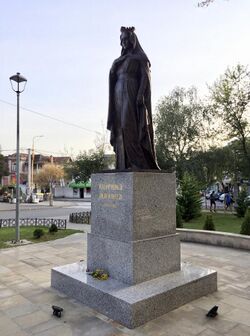 Kneginja Milica monument in Kruševac.jpg