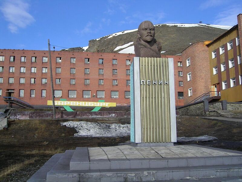 File:Lenin statue in Barentsburg, Svalbard.jpg