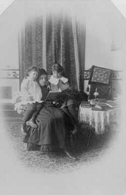 Marian Hubbard Daisy Bell and Elsie May Bell with governess.jpg