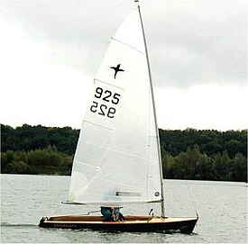 Phantom 925 sailing at Burghfield Sailing Club.jpg