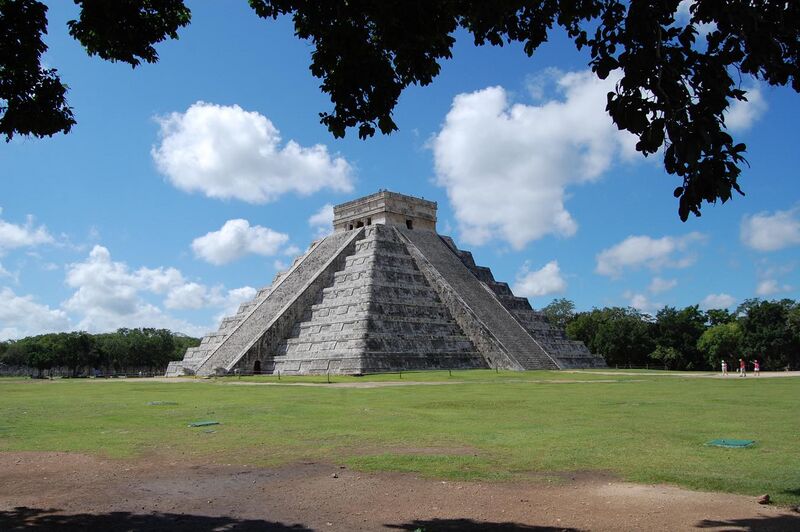 File:001 El Castillo o templo de Kukulkan. Chichén Itzá, México. MPLC.jpg