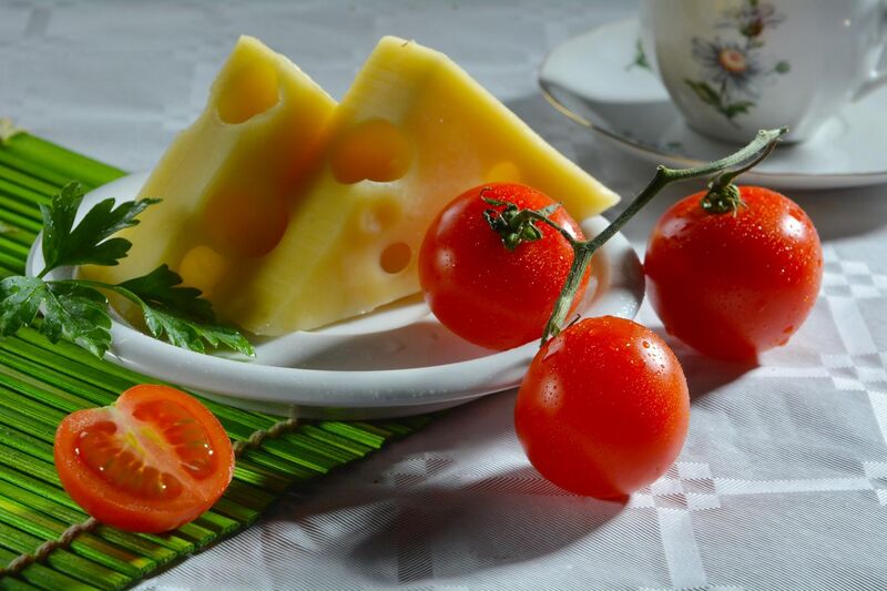 File:Cheese and Tomatoes.jpg