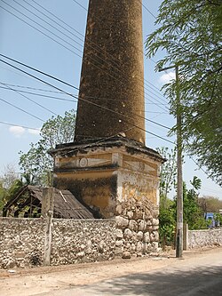 Citincabchén, Yucatán - Chimney detail.JPG