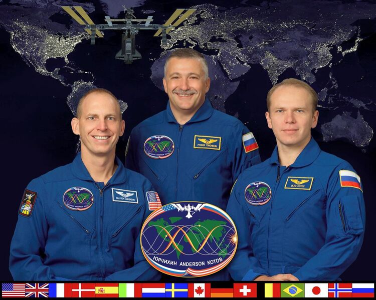 File:Expedition 15.jpg