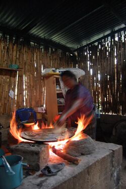 Tortillera en Guatemala.jpg
