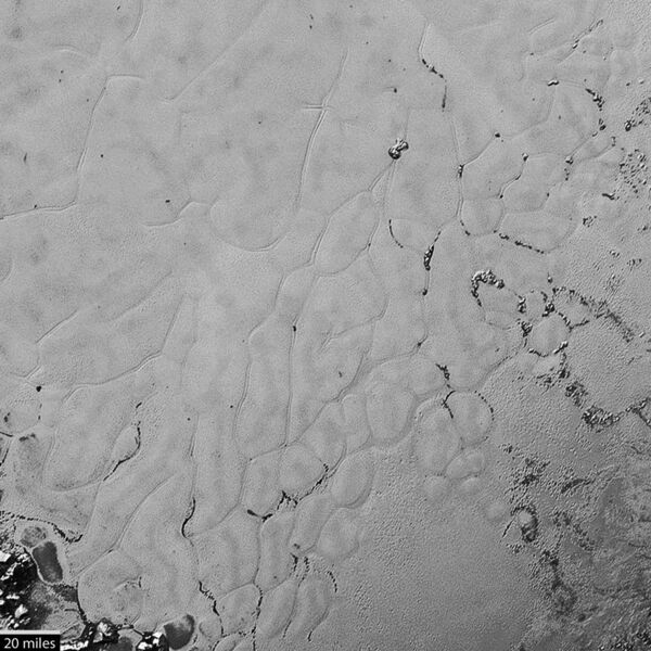 File:Troughs in Sputnik Planum by LORRI - crop of PIA19936.jpg