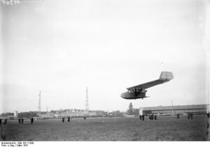 Bundesarchiv Bild 102-11369, Berlin-Tempelhof, Schwanzloses Flugzeug.jpg
