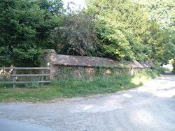 Cob wall in Harwell - geograph.org.uk - 1483279.jpg