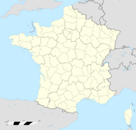 Saintes is located in France