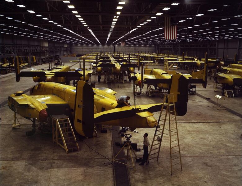 File:Alfred T. Palmer - Assembling the North American B-25 Mitchell at Kansas City, Kansas (USA).jpg