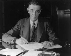 Vannevar Bush portrait.jpg