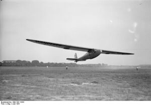 Bundesarchiv Bild 102-11941, Berlin, Start des Segelflugzeuges "Musterle".jpg