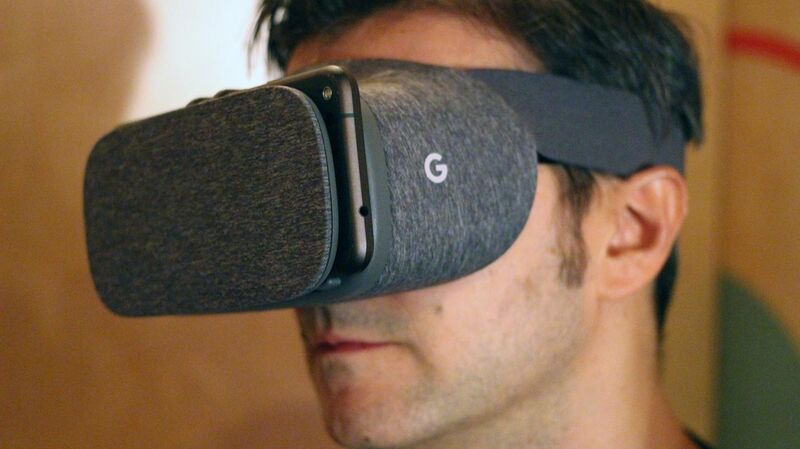 File:Man wearing the Daydream View VR Headseet Made By Google (30120259536).jpg