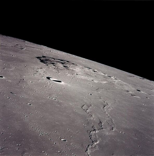 File:Mons Rümker Apollo 15.jpg