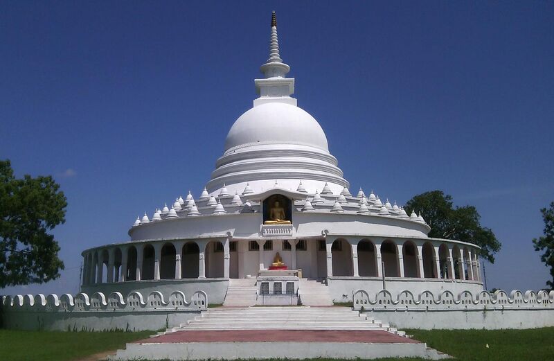 File:Peace Pagoda, Ampara 1.jpg