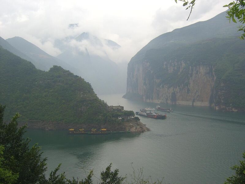 File:The Qutang Gorge along the Yangtze river.JPG