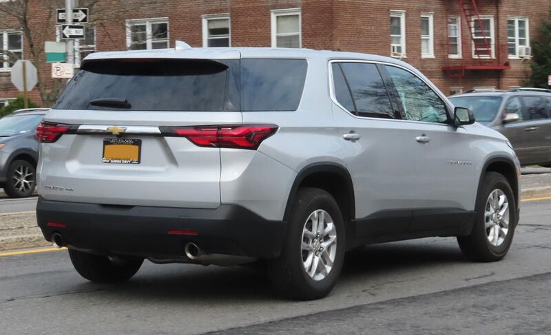 File:2022 Chevrolet Traverse LS (facelift), rear.jpg