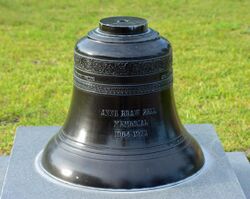 Anne Braw Zell Memorial bell, Coastal College of Georgia, Brunswick, GA, US.jpg