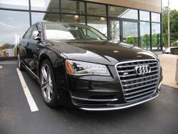 Audi S8 (14475960404).jpg