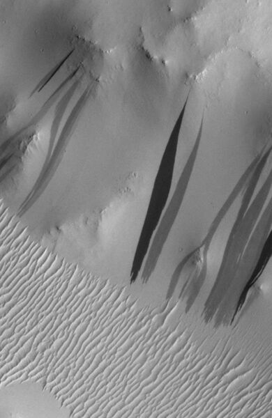 File:Mars Slope Streaks PIA09030.jpg