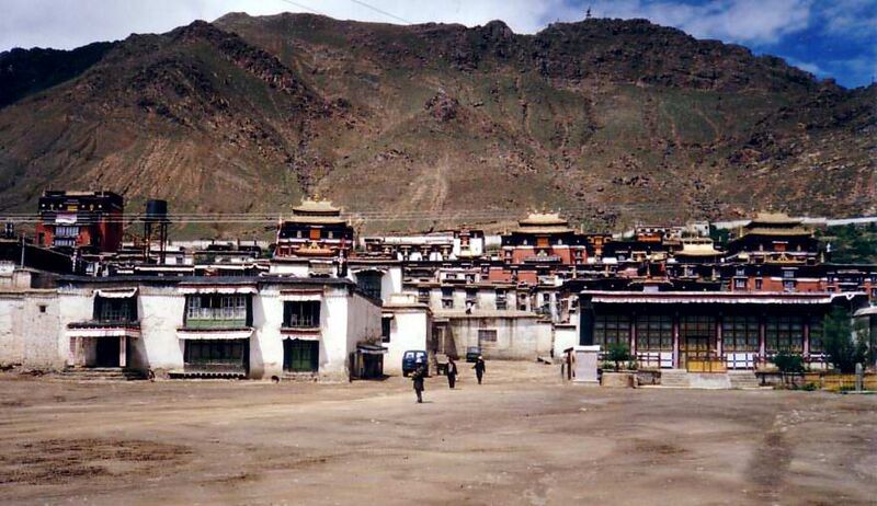 File:Tashilhunpo Monastery, Shigatse.JPG