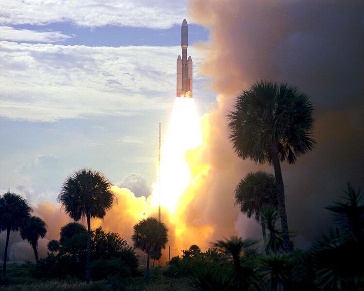 File:Titan 3E-Centaur launches with Viking 1.jpg