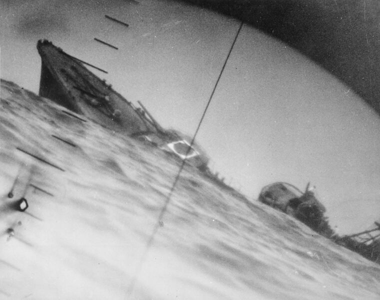 File:Torpedoed Japanese destroyer Yamakaze sinking on 25 June 1942.jpg