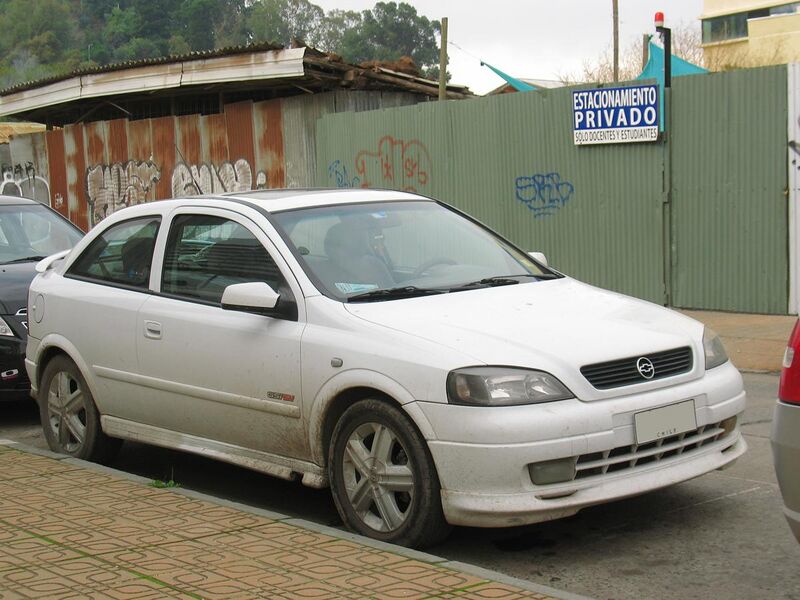 File:Chevrolet Astra GSi 2002 (14783090846).jpg