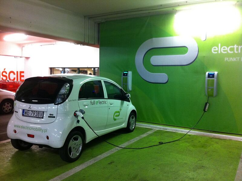 File:Electric automobile recharging at a Warsaw shopping center garage-1.jpg