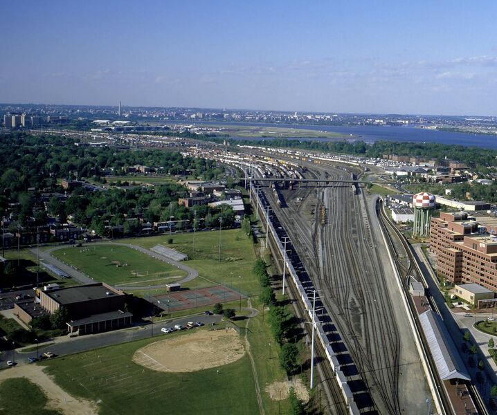 File:Potomac Yard - aerial 1980s.jpg