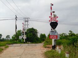 Level crossing in Hanoi.jpg