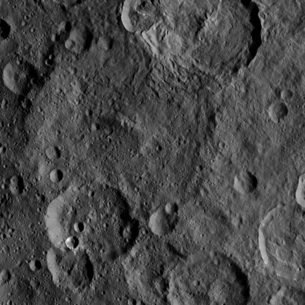 File:PIA19896-Ceres-DwarfPlanet-Dawn-3rdMapOrbit-HAMO-image18-20150826.jpg