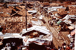 Jakarta-slums-1975-IHS-10-Railway.JPG