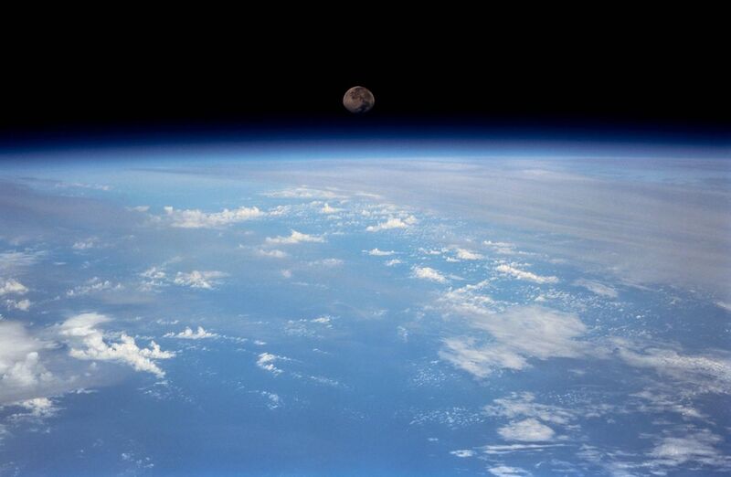 File:STS070-701-070 Moonrise.jpg
