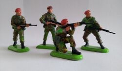 Super Deetail Paratroopers Holy Grail Set (Note soldier holding rifle has wrong base, but the figure if correct)