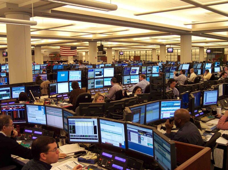File:A1 Houston Office Oil Traders on Monday.jpg